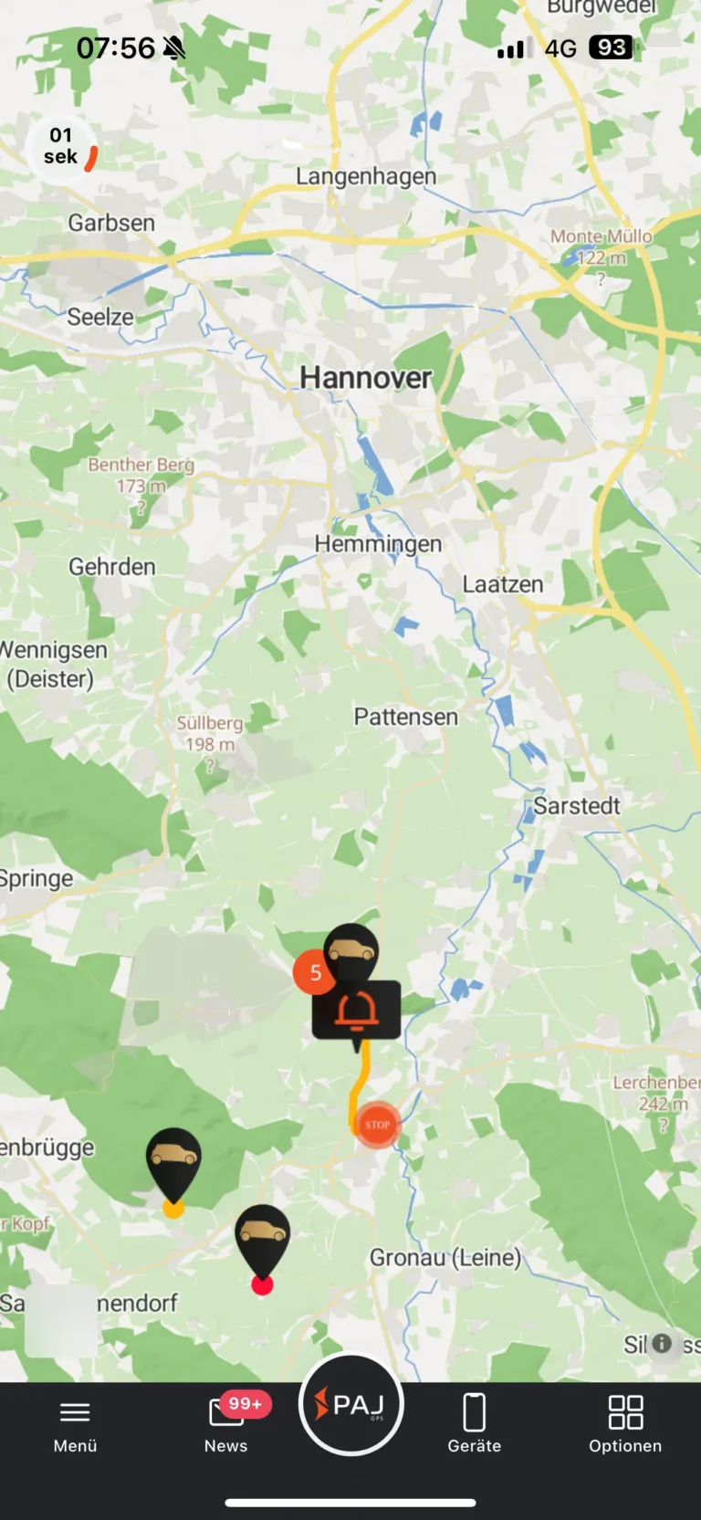 PAJ FINDER App auf dem Smartphone: drei Baumaschinen auf der Karte bei Hannover, eine davon mit Bewegungsalarm