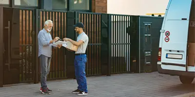 Handwerker mit Transporter